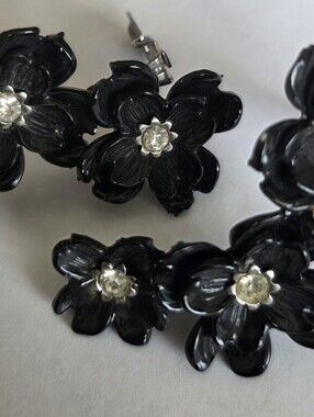 Vintage Mid Century Black Enamel Triple Flower Climber Clip On Earrings